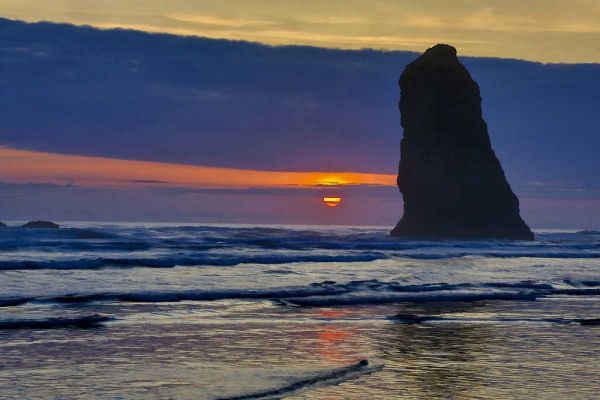 Oregon, Cannon Beach Sunset on lone seastack